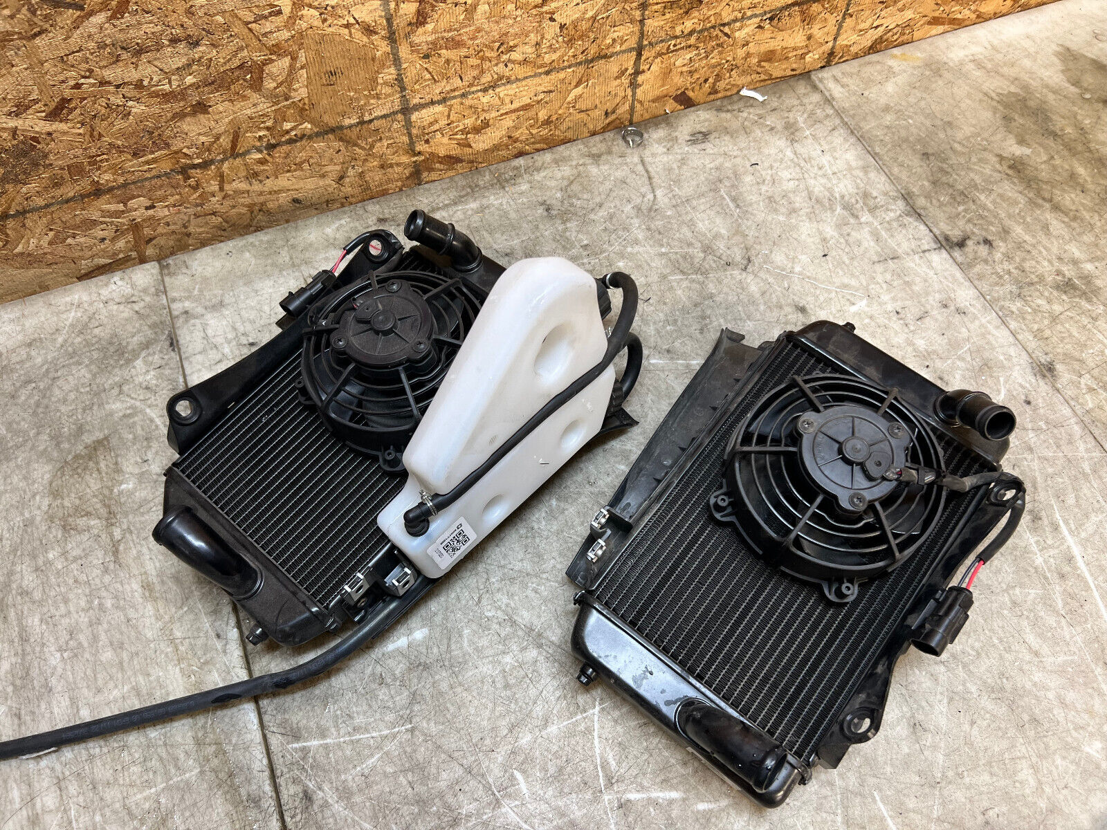 22 23 2022 2023 KTM SUPER ADVENTURE 1290 S RADIATORS RAD ENGINE COOLER RADIATOR