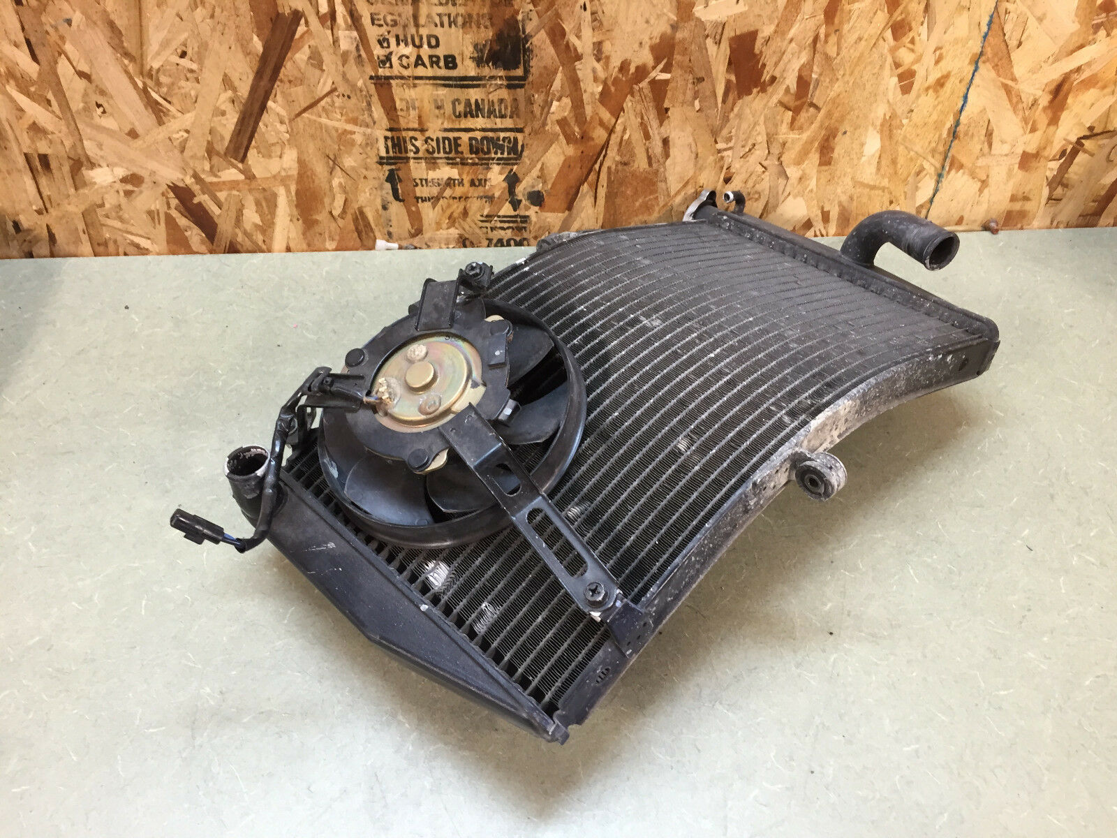 05 06 2005 2006 HONDA CBR600RR HONDA CBR 600 RR RADIATOR RAD ENGINE COOLER FAN