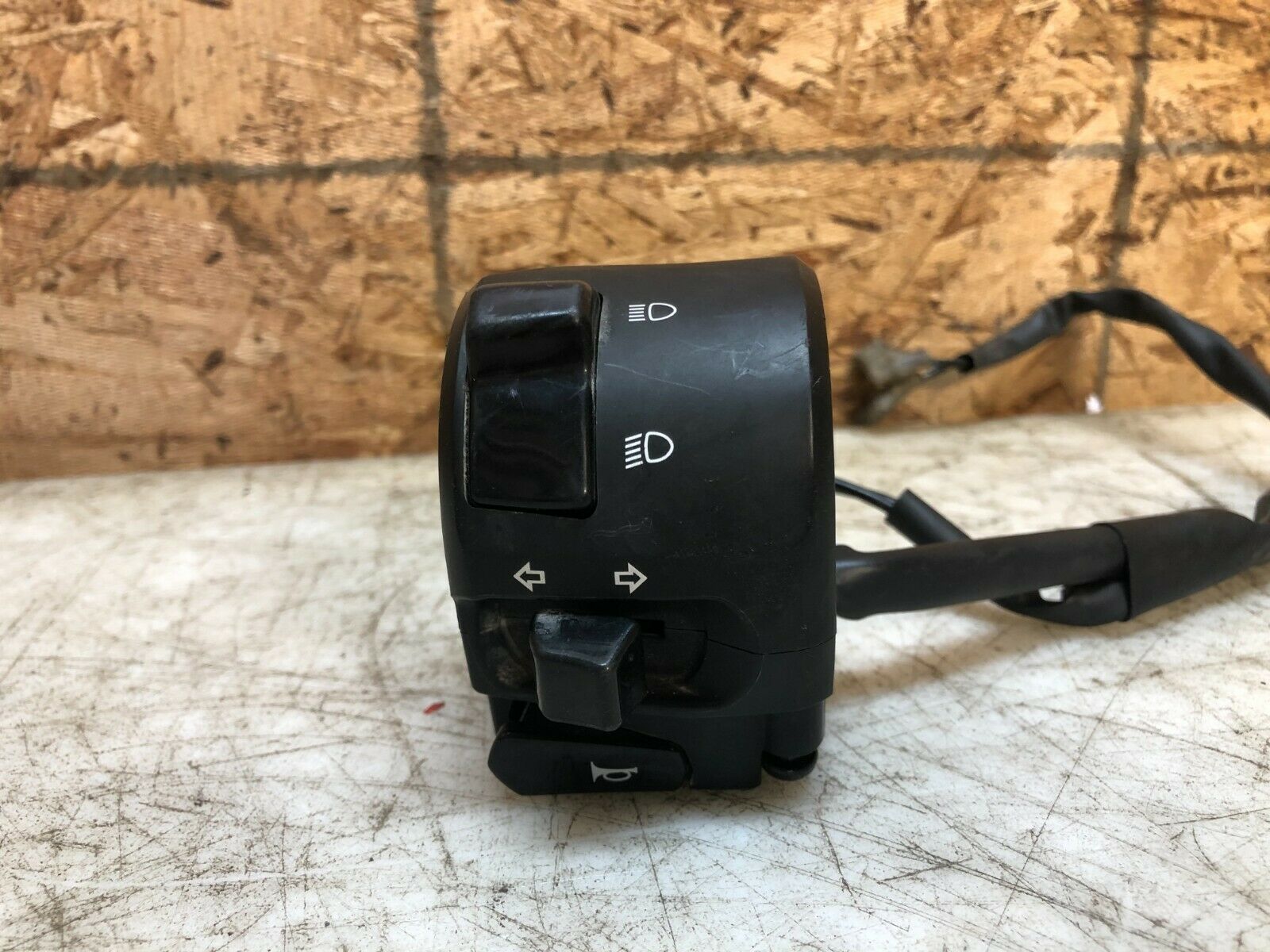 2006-2007 06 07 YAMAHA YZFR6 YZF R6 R LEFT BAR SWITCH HEADLIGHT SWITCH CONTROLS