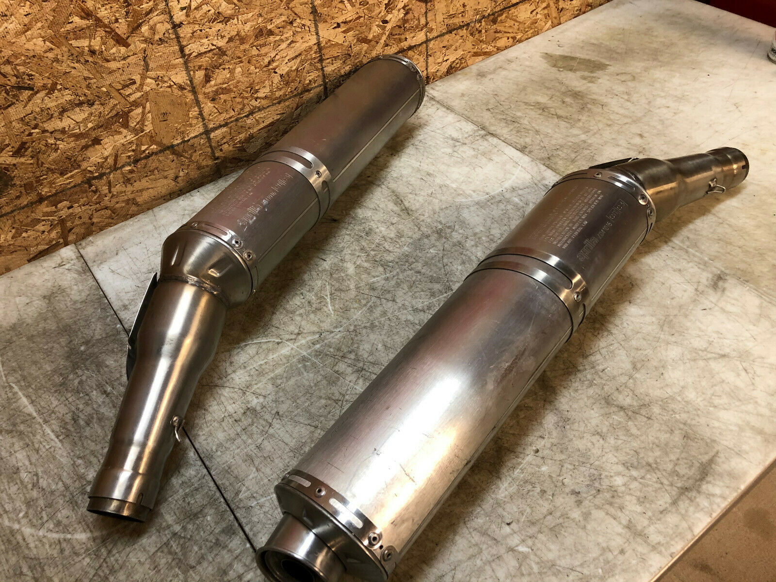 04 05 06 07 08 09 10 APRILIA RSV1000R RSV 1000 R RIGHT LEFT EXHAUST MUFFLERS OEM