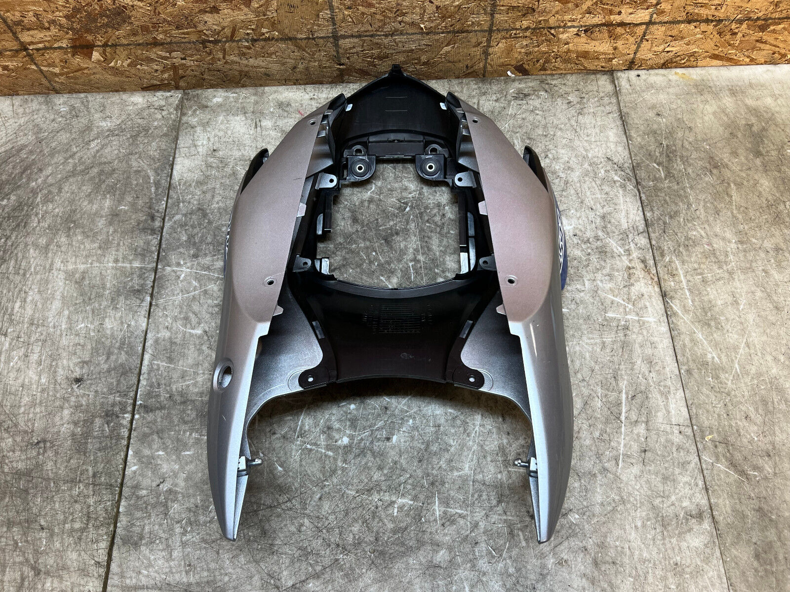 17 18 19 20 21 22 23 SUZUKI GSX-R GSXR 600 750 TAIL FAIRING REAR BACK COVER COWL