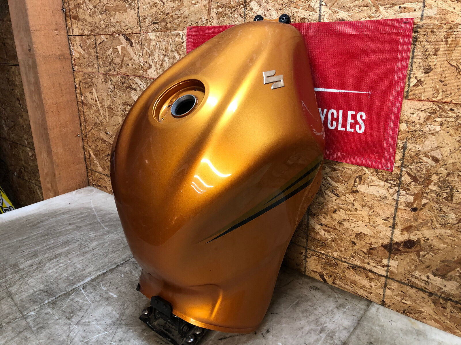08 09 10 11 12 13 SUZUKI HAYABUSA GSX1300R GSX 1300 GAS TANK FUEL TANK RESERVOIR