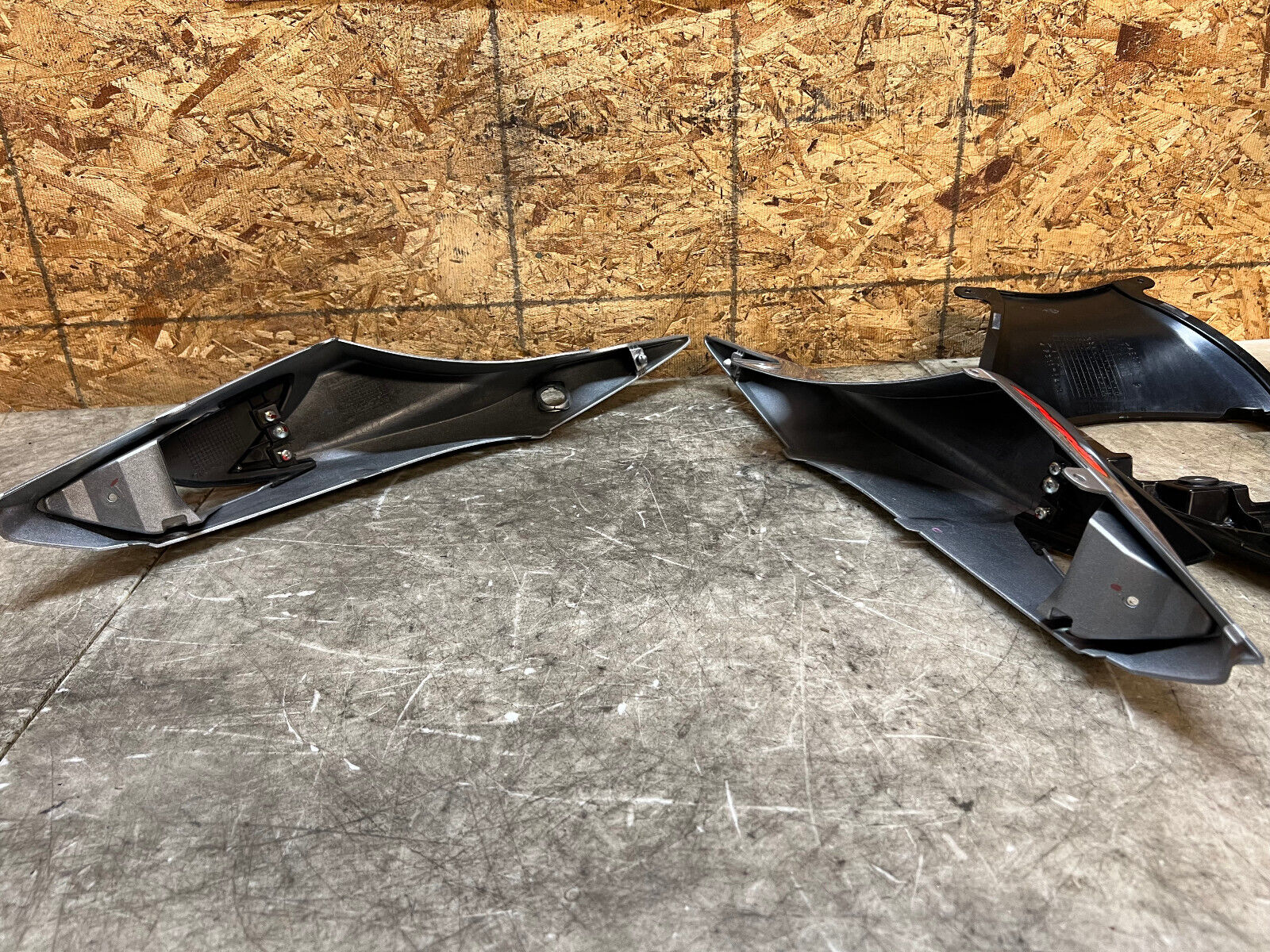 17 18 19 20 21 22 23 SUZUKI GSX-R GSXR 600 750 TAIL FAIRING REAR BACK COVER COWL
