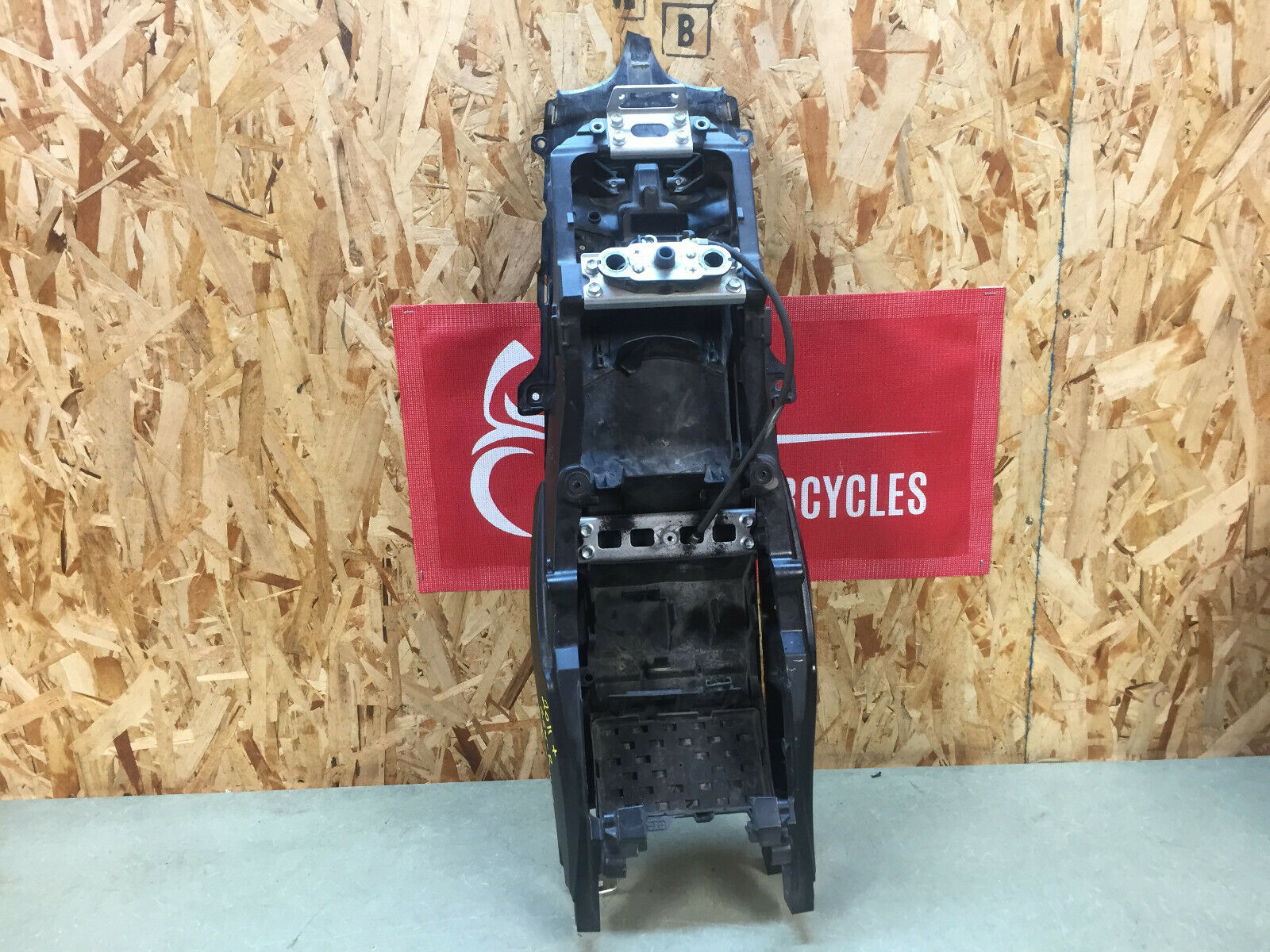 11 12 13 14 15 16 17 18 SUZUKI GSX-R750 GSXR 600 750 SUBFRAME SUB FRAME TAIL OEM