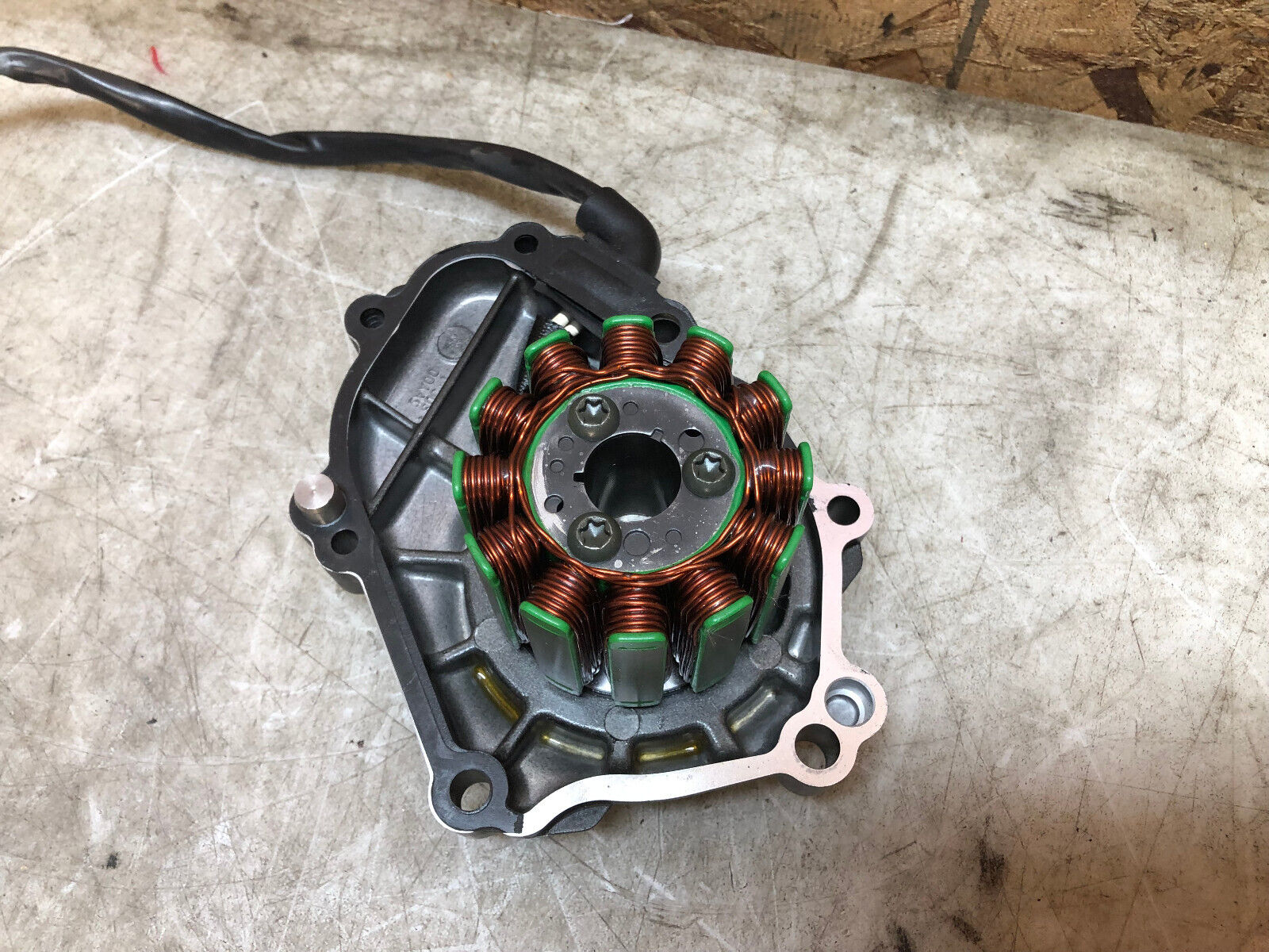 04 05 06 2004-2006 YAMAHA YZFR1 YZF R1 STATOR CHARGER MAGNETO & STATOR COVER
