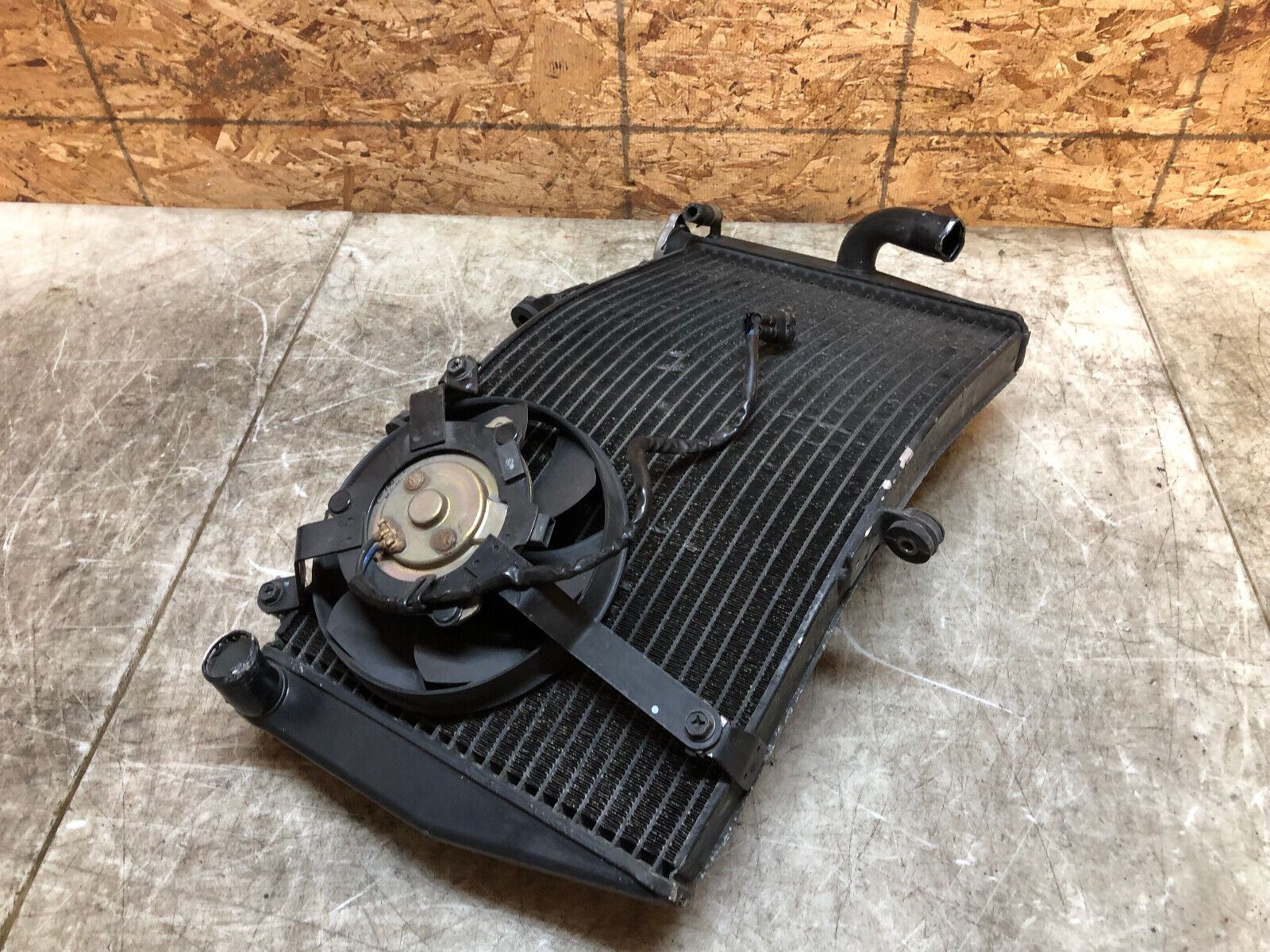 03 04 2003 2004 HONDA CBR600RR CBR 600RR RADIATOR RAD ENGINE COOLER COOLING FAN