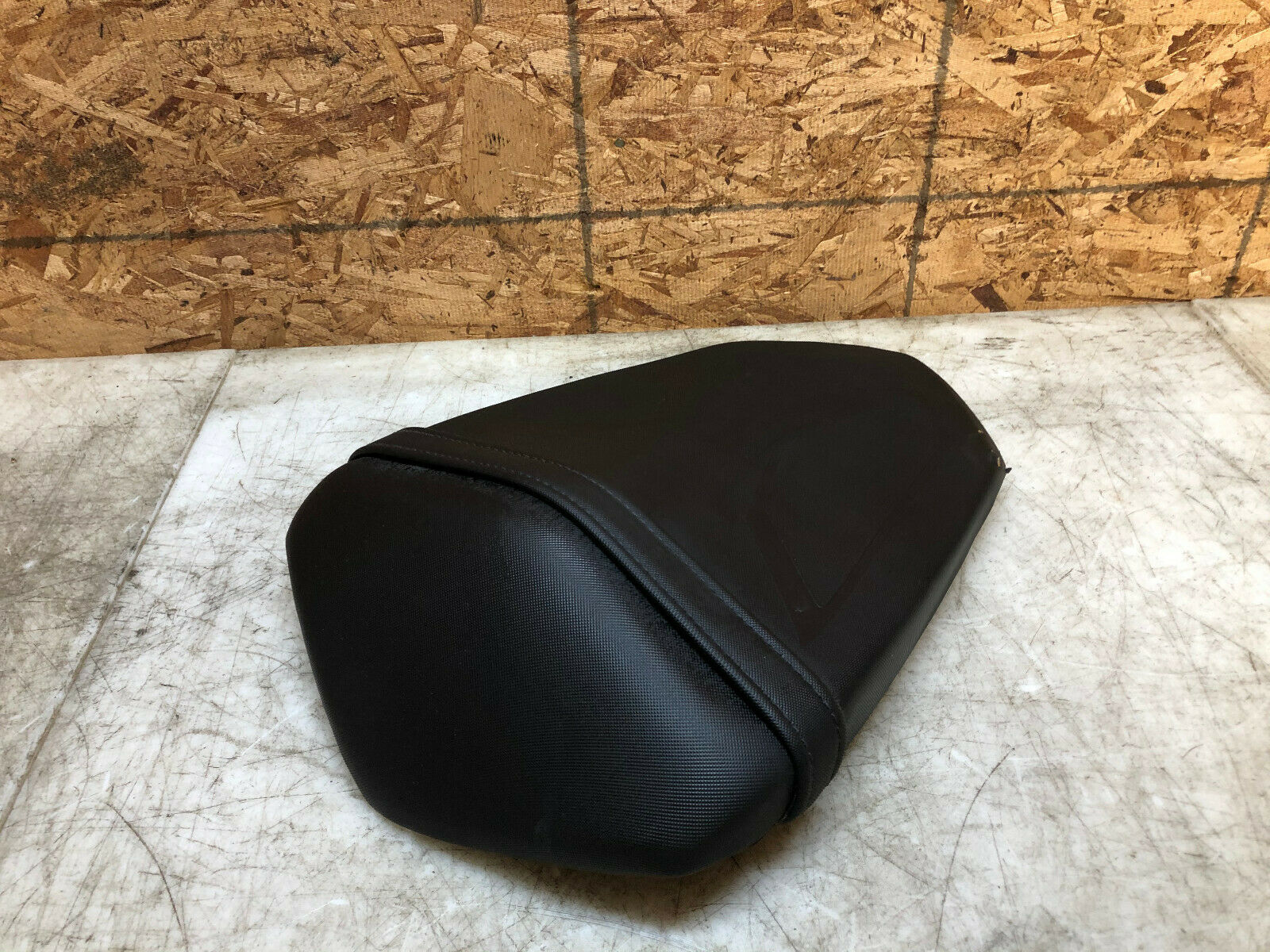 17 18 19 2017-2019 KTM SUPER DUKE 1290 R REAR PASSENGER SEAT PAD CUSION PILLION