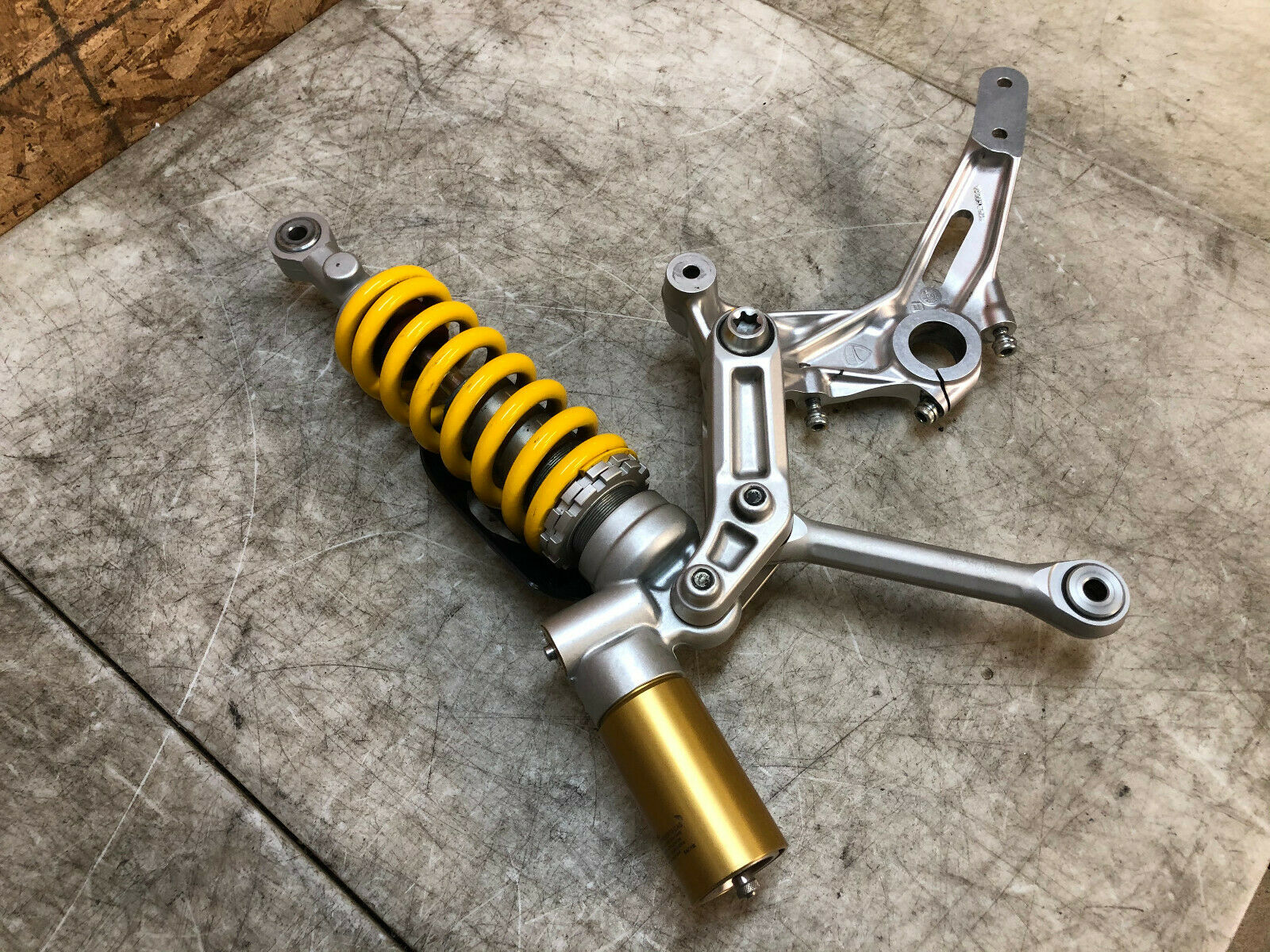 16 17 18 19 DUCATI PANIGALE 899 959 REAR SHOCK ABSORBER BACK SPRING COIL BRACKET