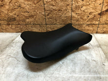 Load image into Gallery viewer, 06 07 2006 2007 SUZUKI GSX-R600 GSXR 600 750 FRONT RIDER SEAT RIDERS PAD CUISION
