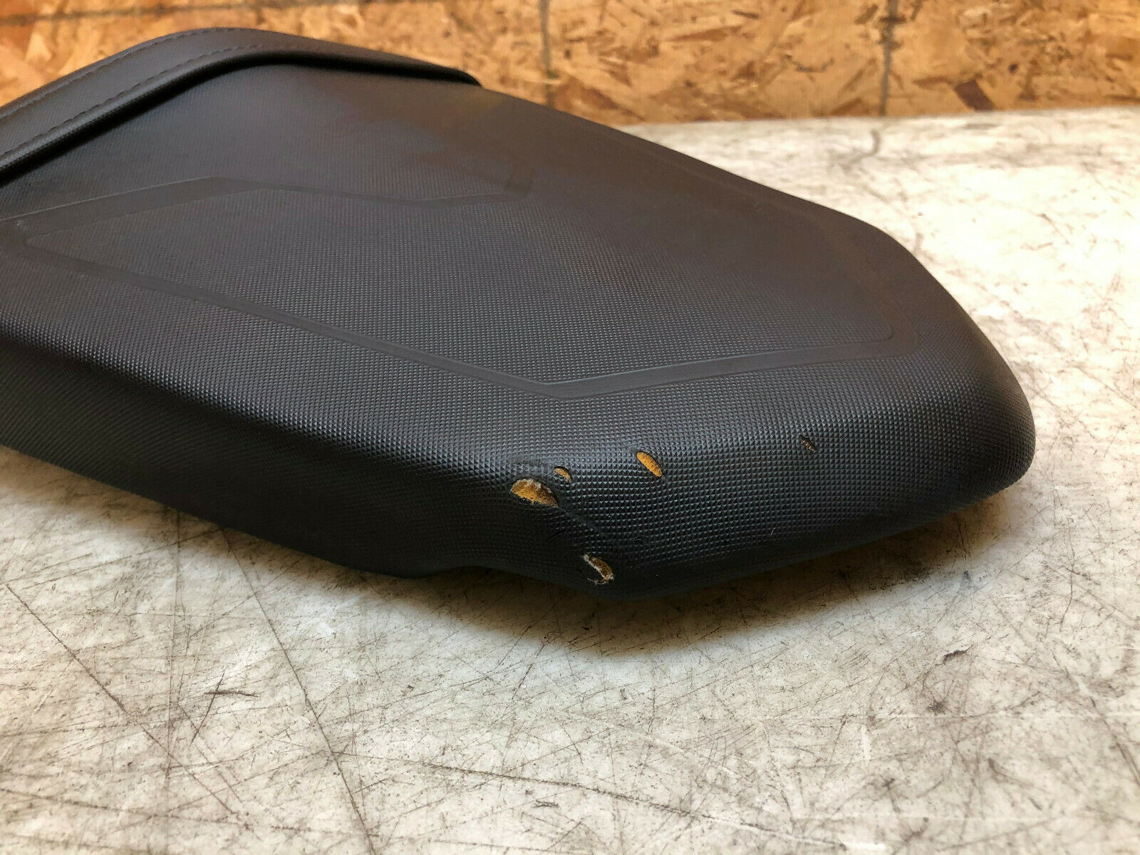 17 18 19 2017-2019 KTM SUPER DUKE 1290 R REAR PASSENGER SEAT PAD CUSION PILLION