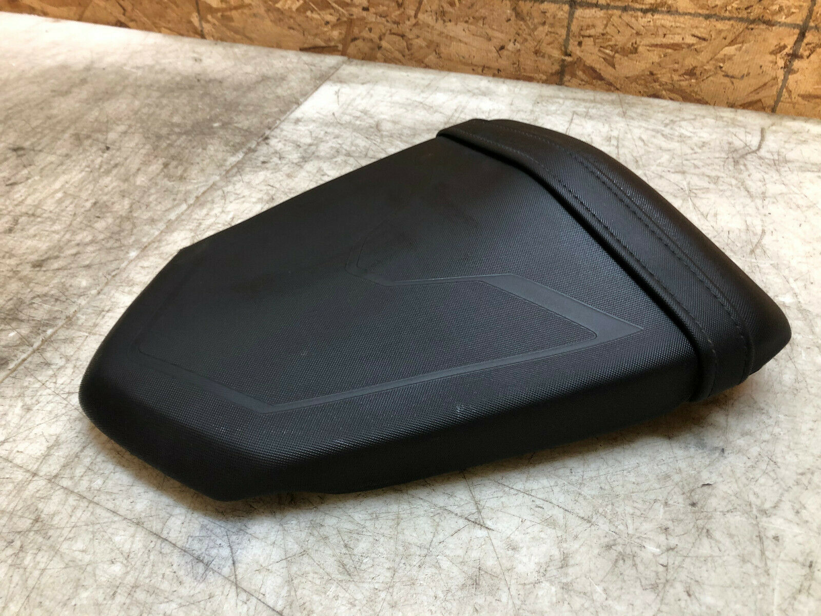 17 18 19 2017-2019 KTM SUPER DUKE 1290 R REAR PASSENGER SEAT PAD CUSION PILLION