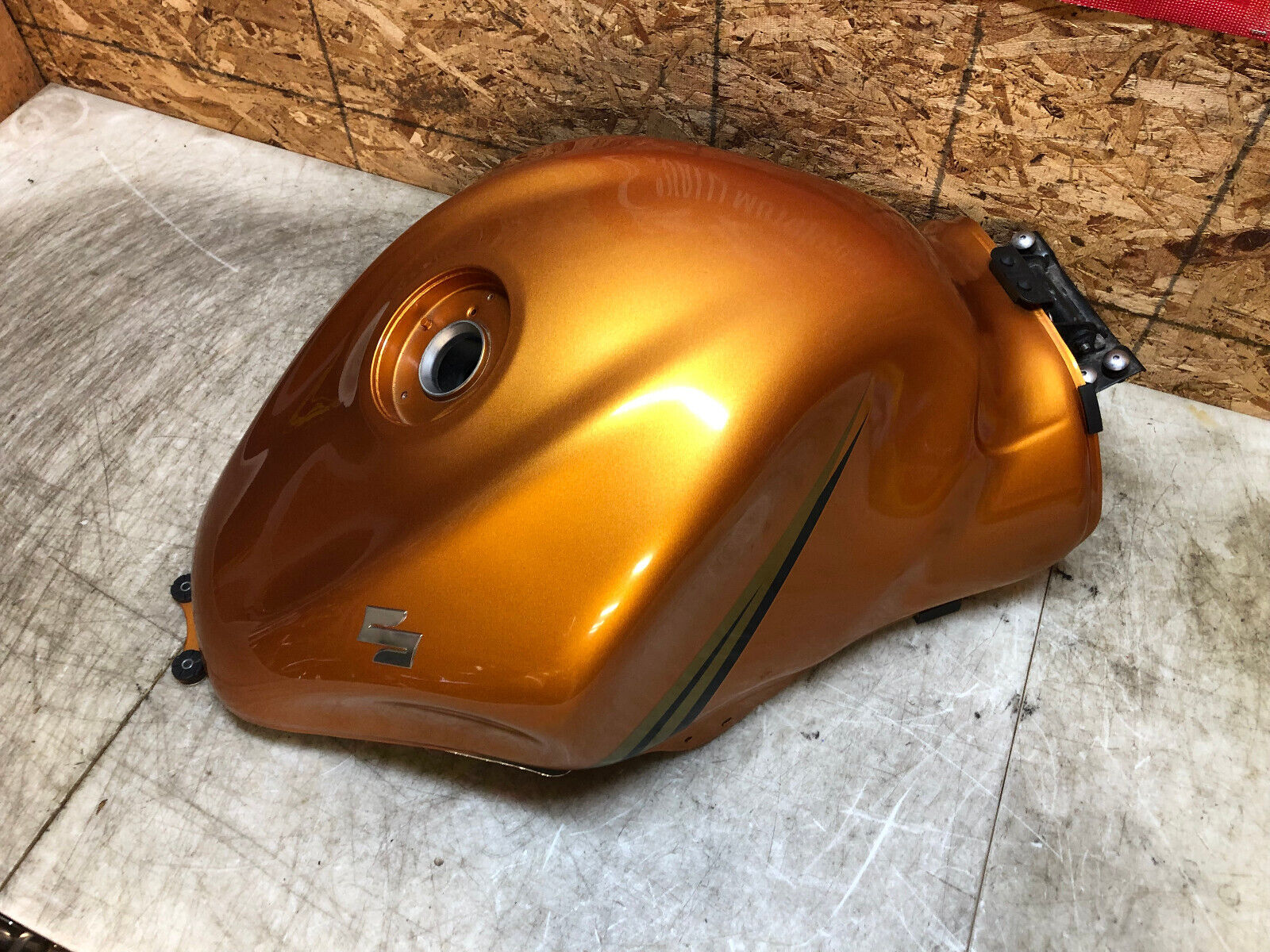 08 09 10 11 12 13 SUZUKI HAYABUSA GSX1300R GSX 1300 GAS TANK FUEL TANK RESERVOIR