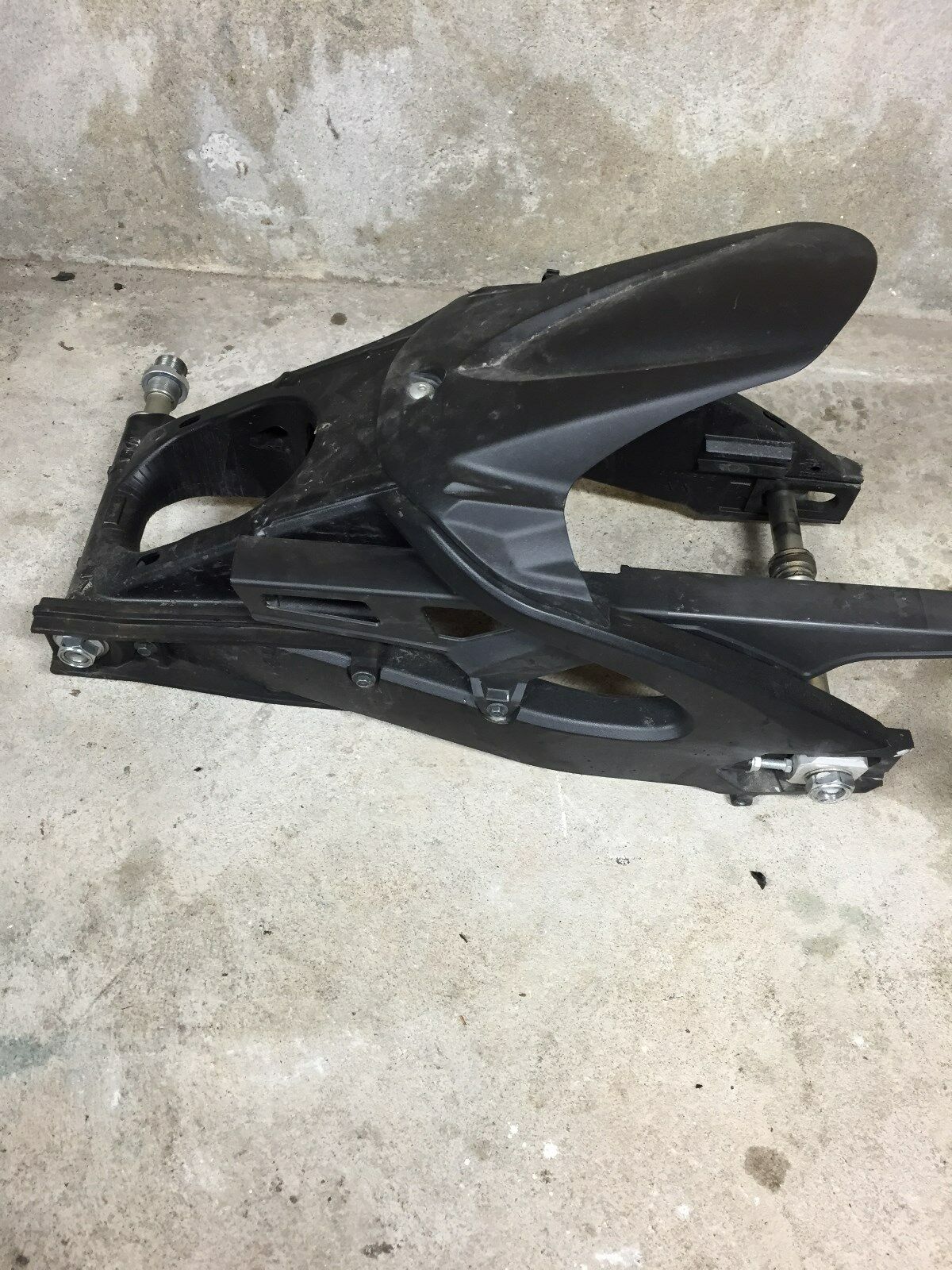 2011-2015 SUZUKI GSXR 600 750 REAR SWINGARM SWING ARM OEM AXLE SUSPENSION