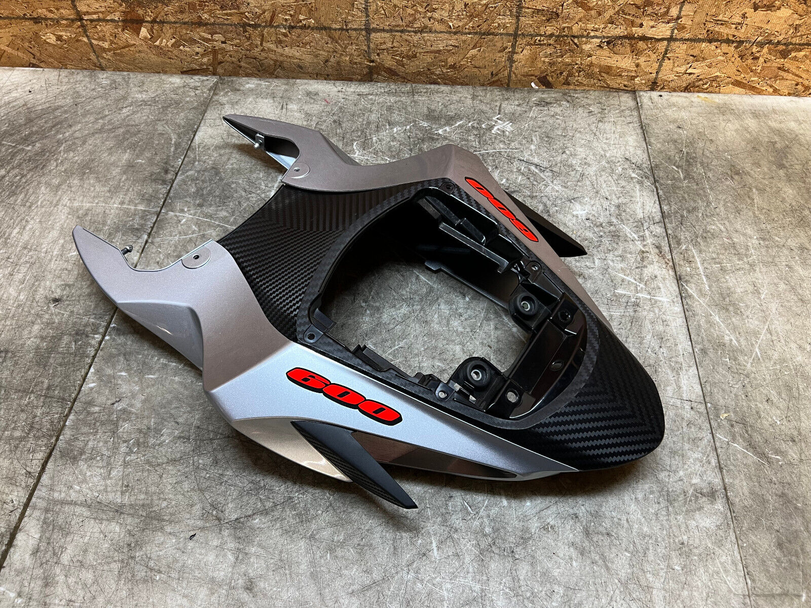 17 18 19 20 21 22 23 SUZUKI GSX-R GSXR 600 750 TAIL FAIRING REAR BACK COVER COWL