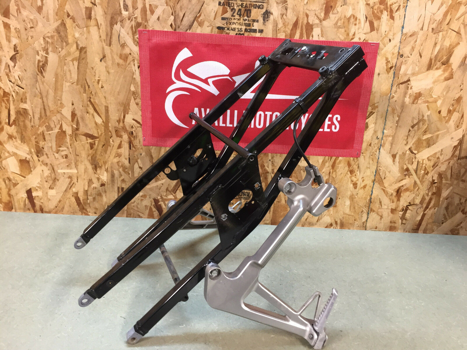 98 99 00 01 HONDA VFR800 VFR 800 INTERCEPTOR REAR SUBFRAME SUB FRAME BACK TAIL
