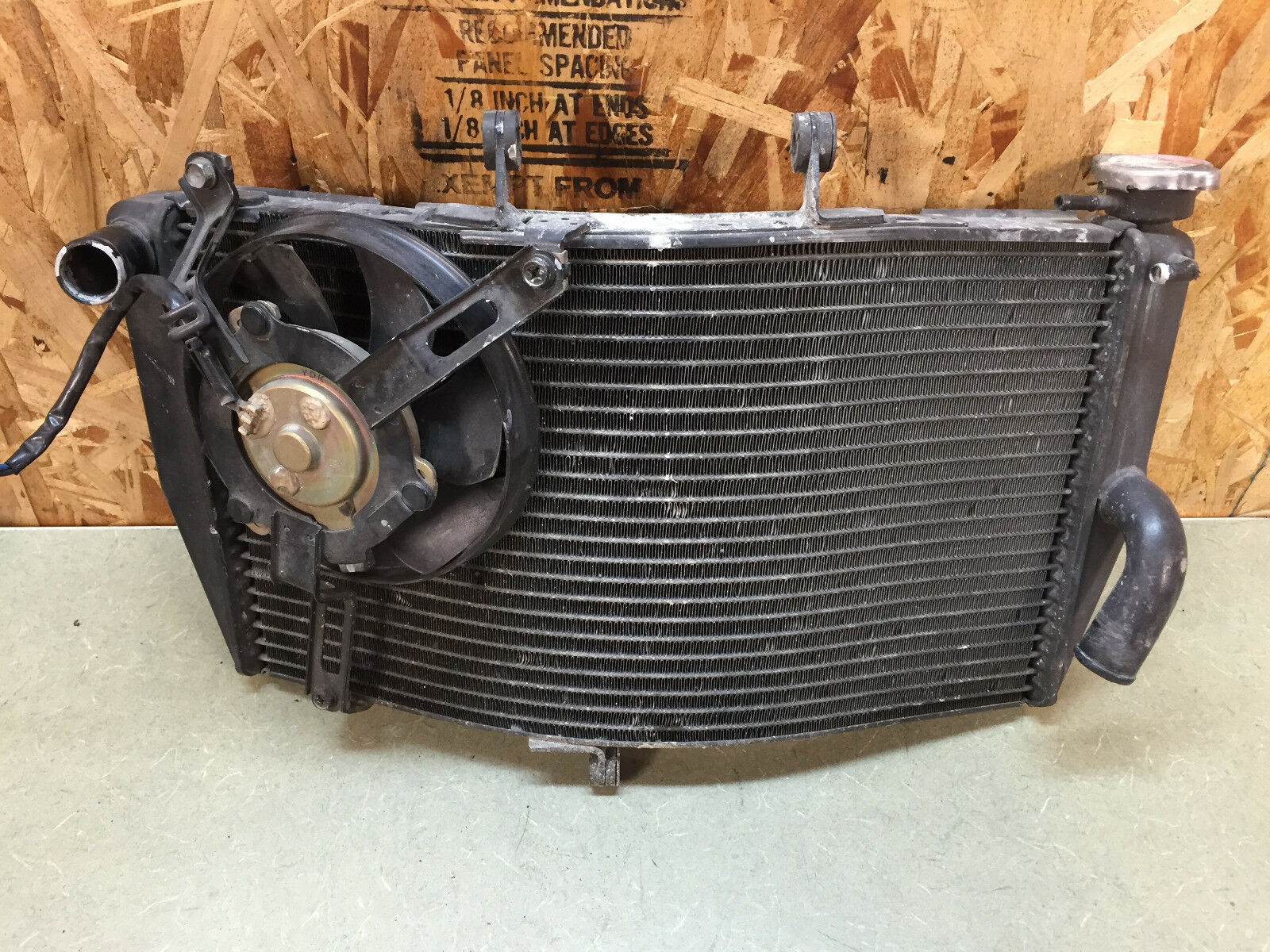 05 06 2005 2006 HONDA CBR600RR HONDA CBR 600 RR RADIATOR RAD ENGINE COOLER FAN