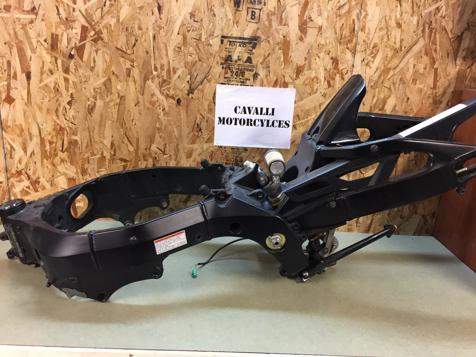 05 06 SUZUKI GSX-R1000 GSXR 1000 MAIN FRAME CHASSIS RE-BUILT CANADIAN 2005 2006